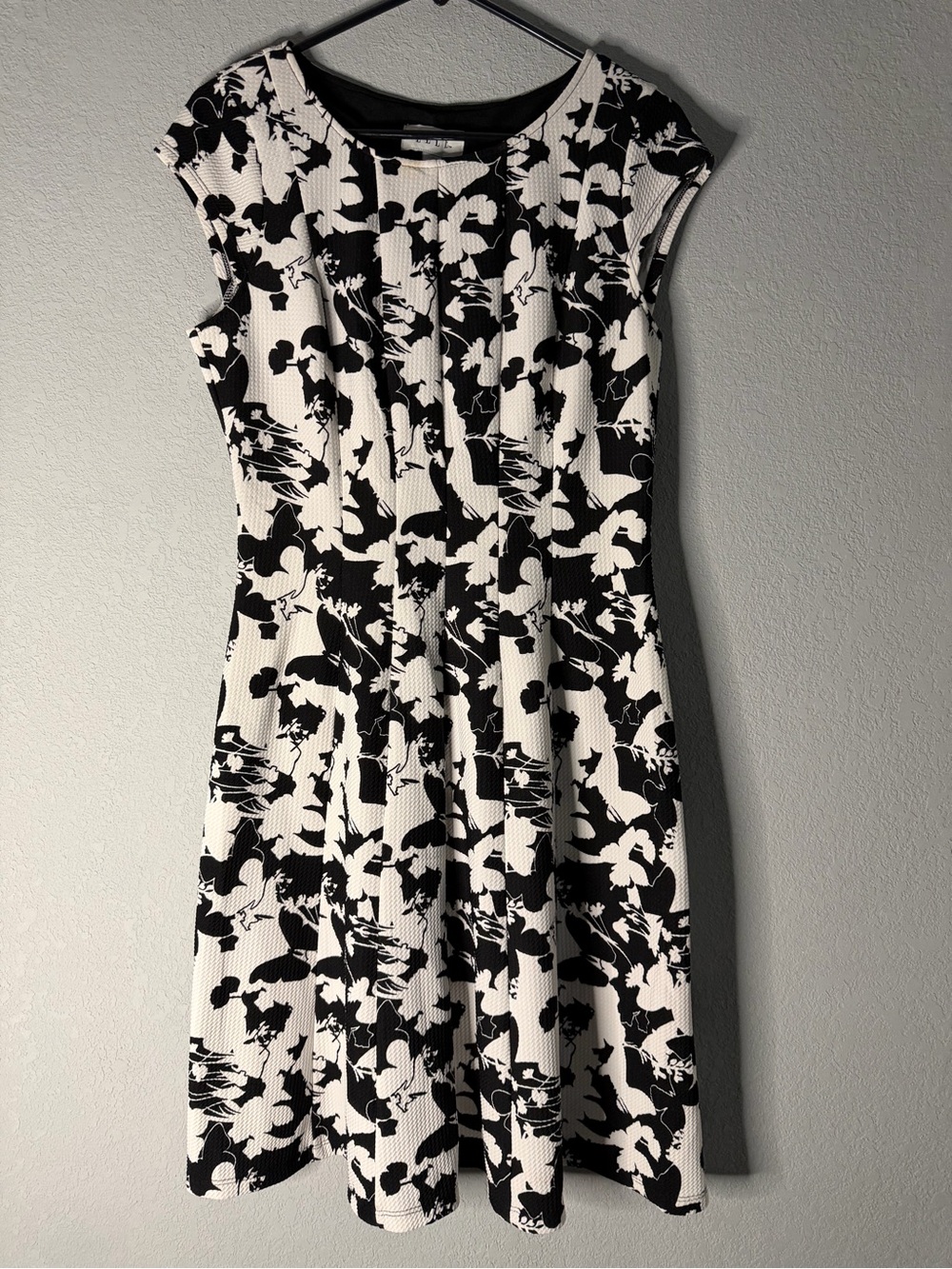 Elle Black and White Cap-Sleeve Floral Fit-and-Flare Dress